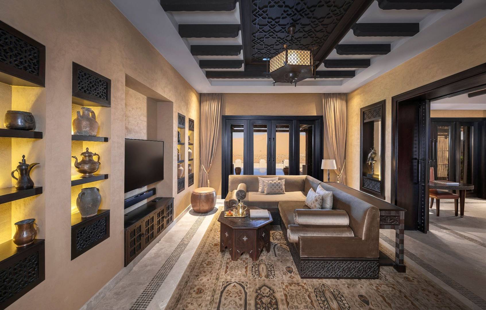 8_Qasr_Al_Sarab_Desert_Resort_by_Anantara_Guest_Room_Royal_Pavilion_Villa_Livingroom