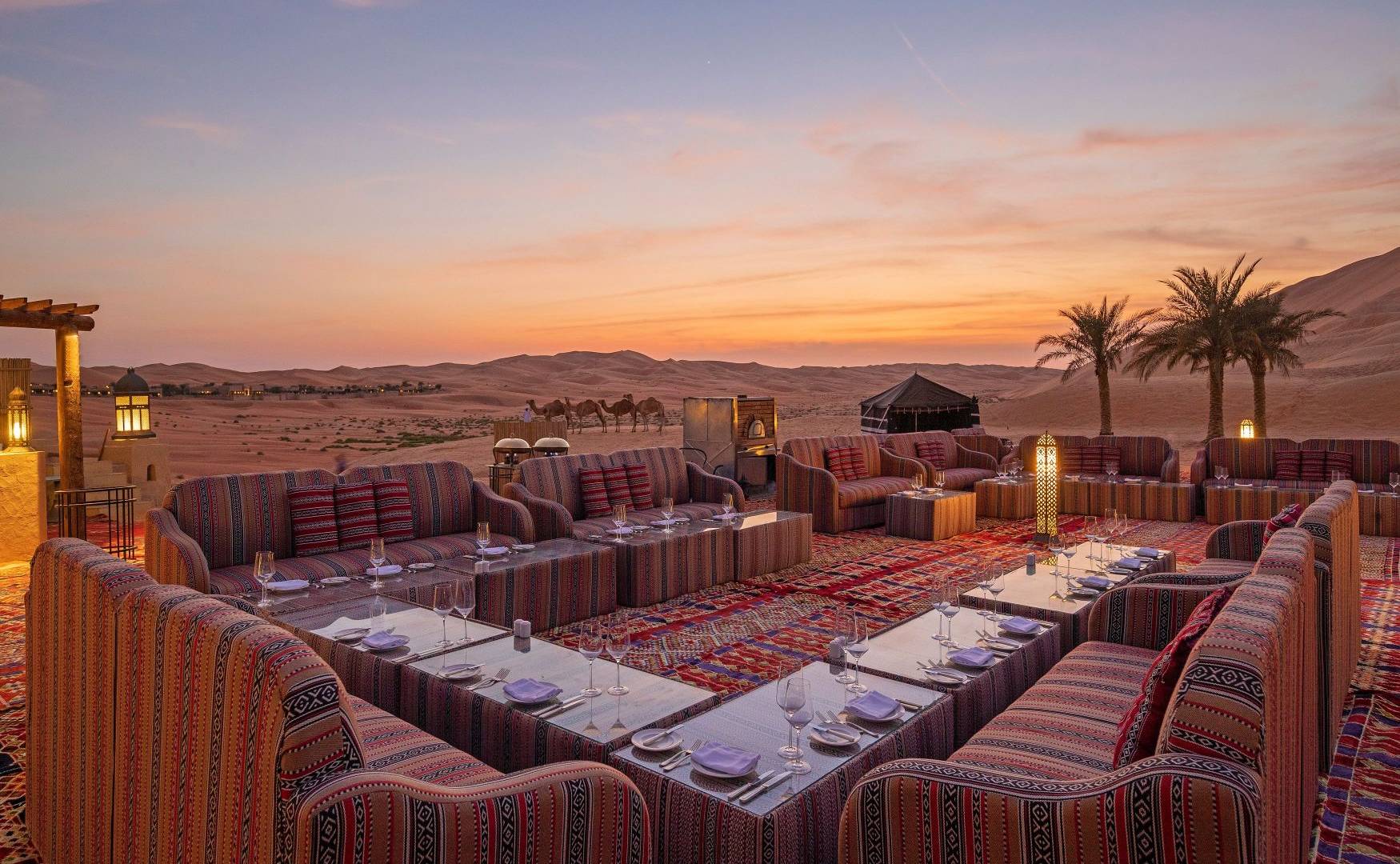 11_Qasr_al_Sarab_Desert_Resort_by_Anantara_Restaurants_Al_Falaj_Dinner_Setup_Desert