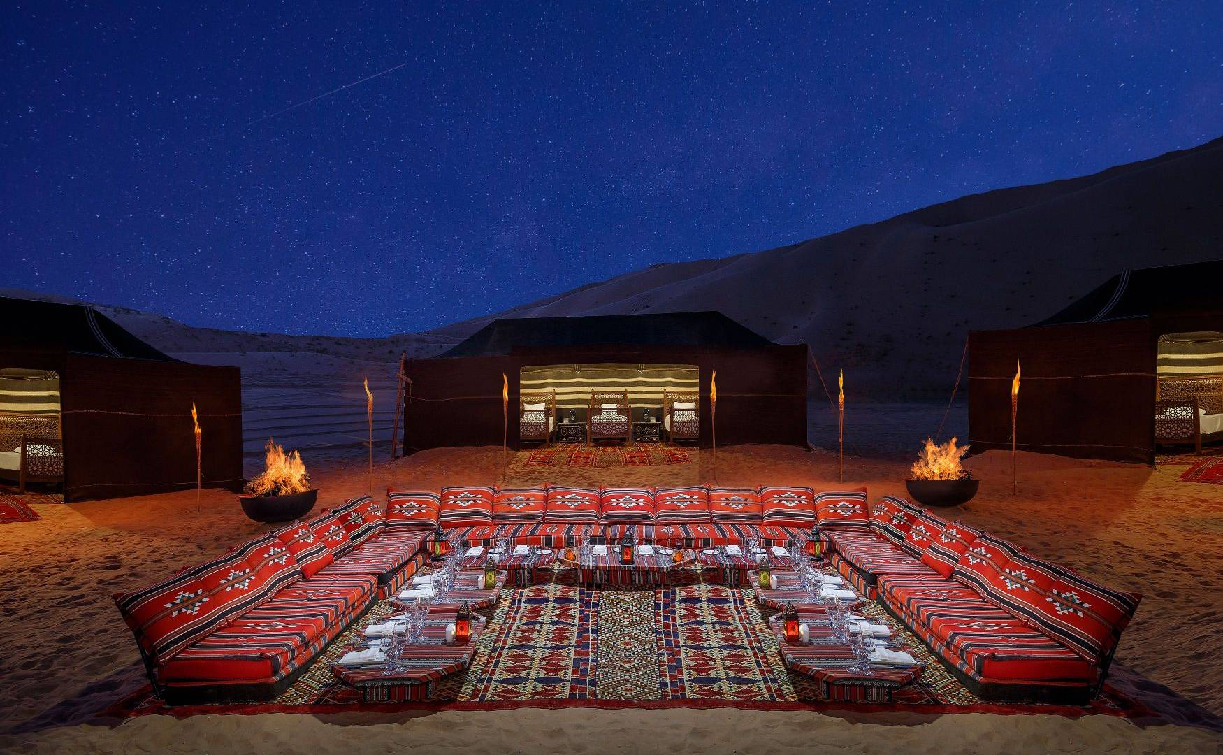23_Qasr_Al_Sarab_Desert_Resort_by_Anantara_Exterior_View_Camp_Nujum_Majlis_Night