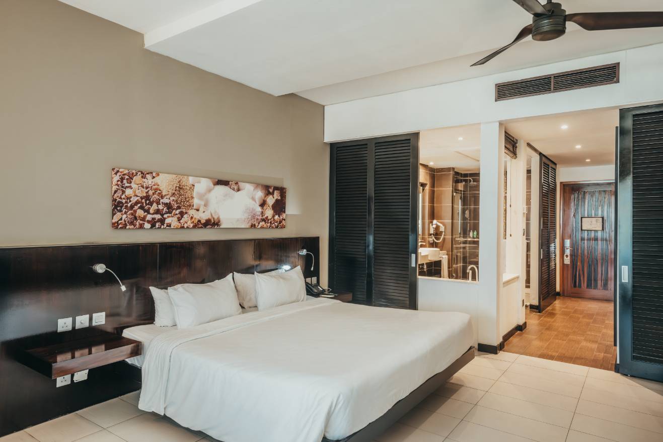 2_CBR-Premium-Ocean-Room-2