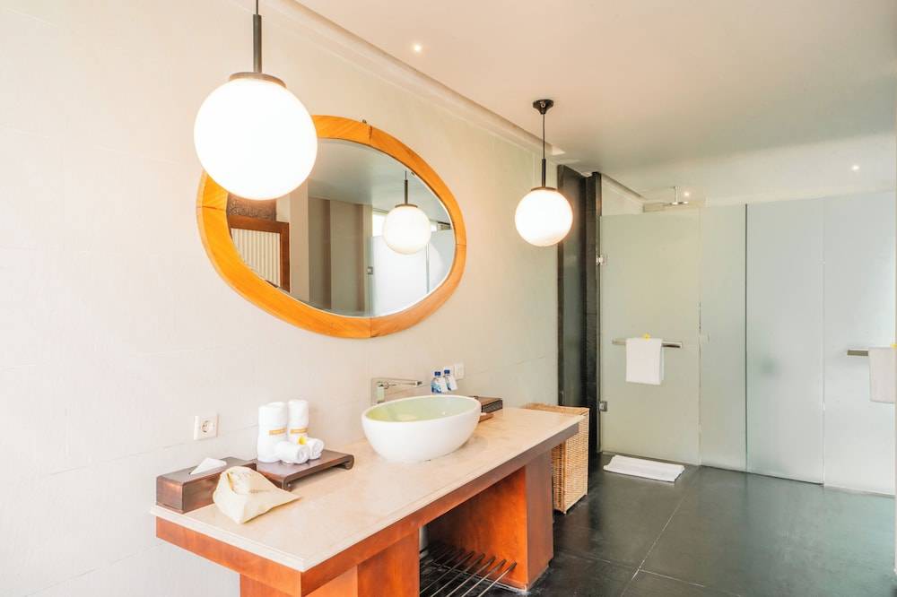 28_0008d95a_z 28_0008d95a_z