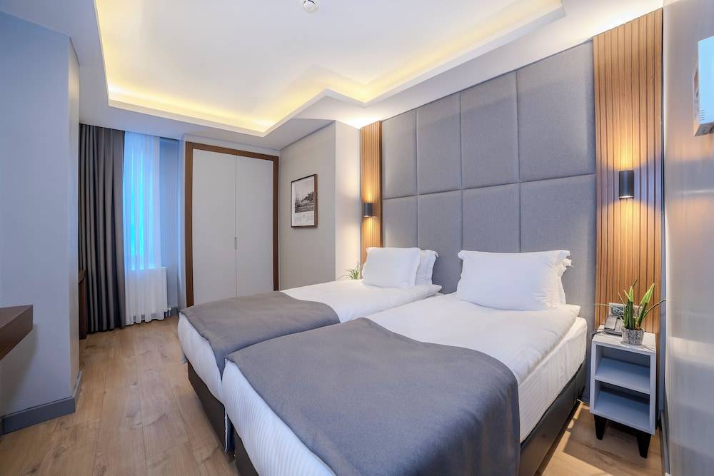 84_d8bed3ad_z 84_d8bed3ad_z