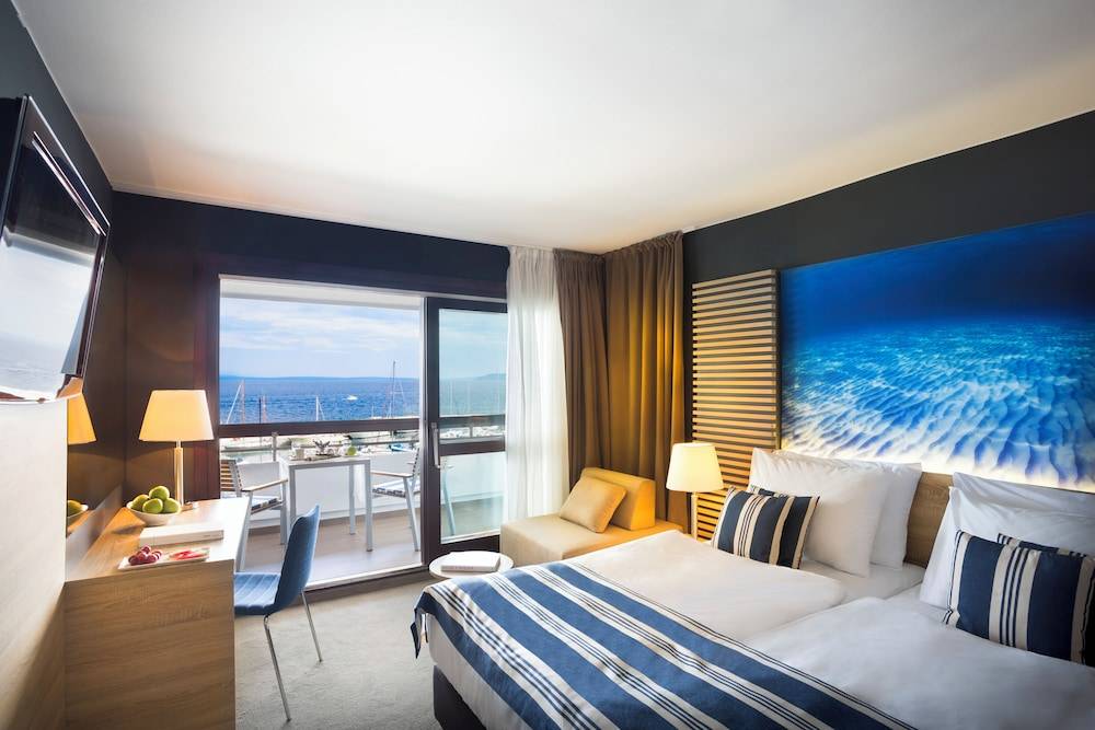 22_77f6929b_z