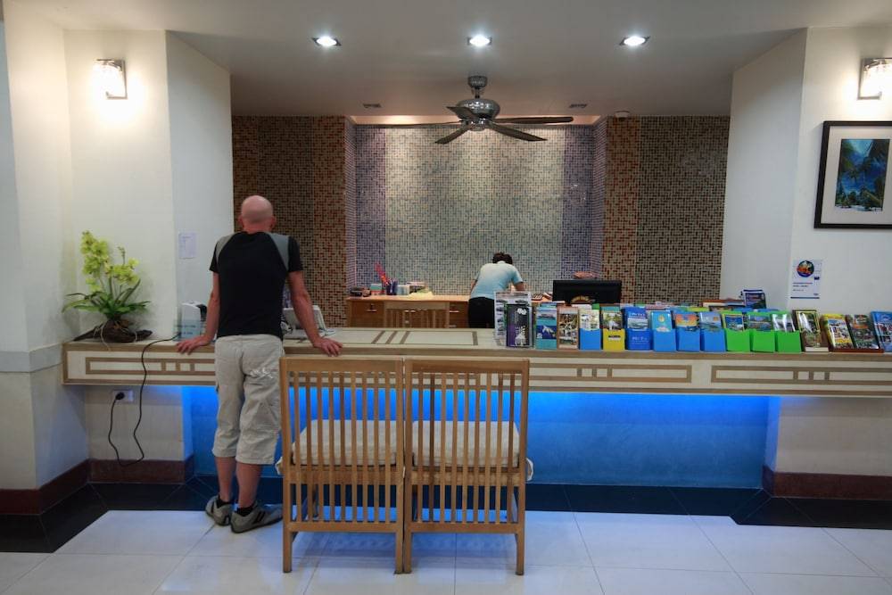 4_7ee08887_z