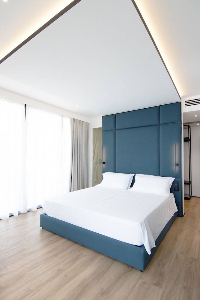 4_ffc128e8_z