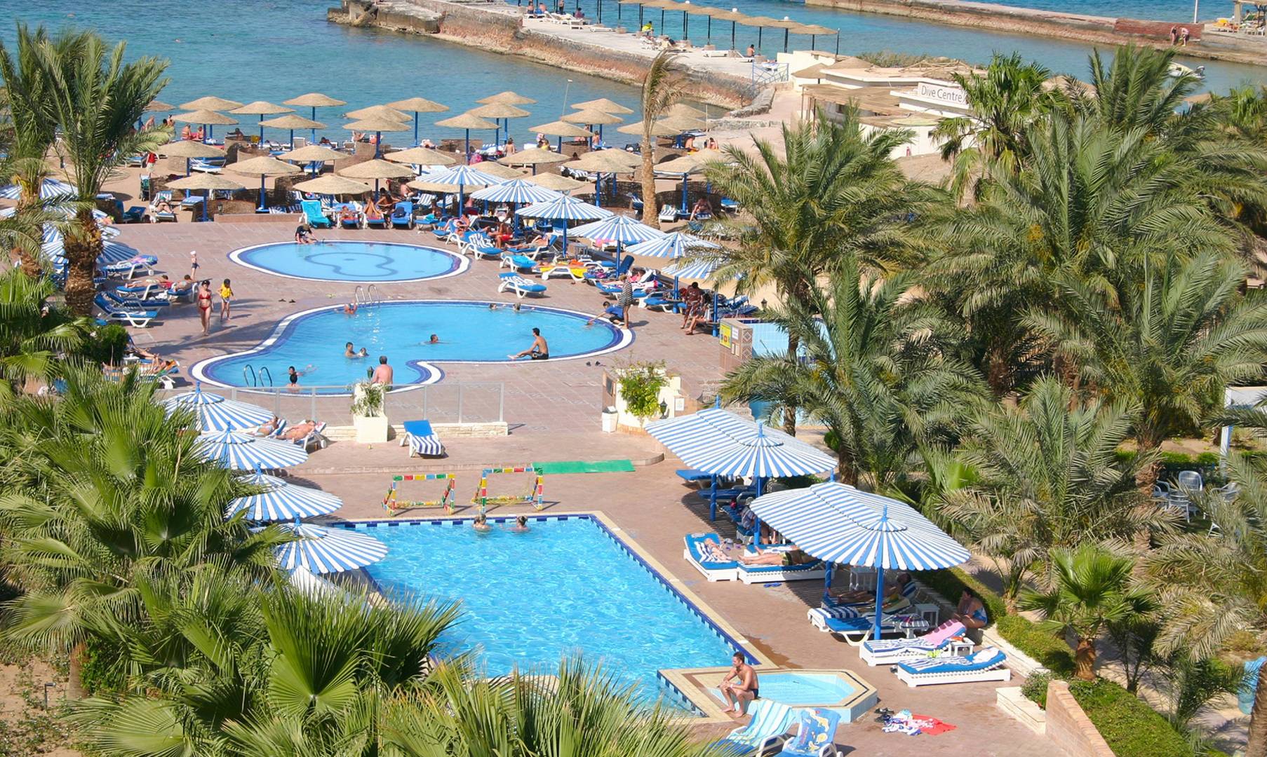 2_7_Empire_Beach_Resort_Pools_005