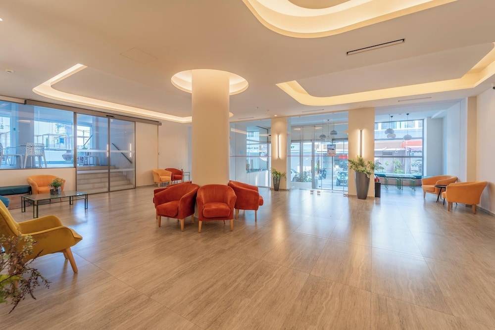 6_b0a016b5_z