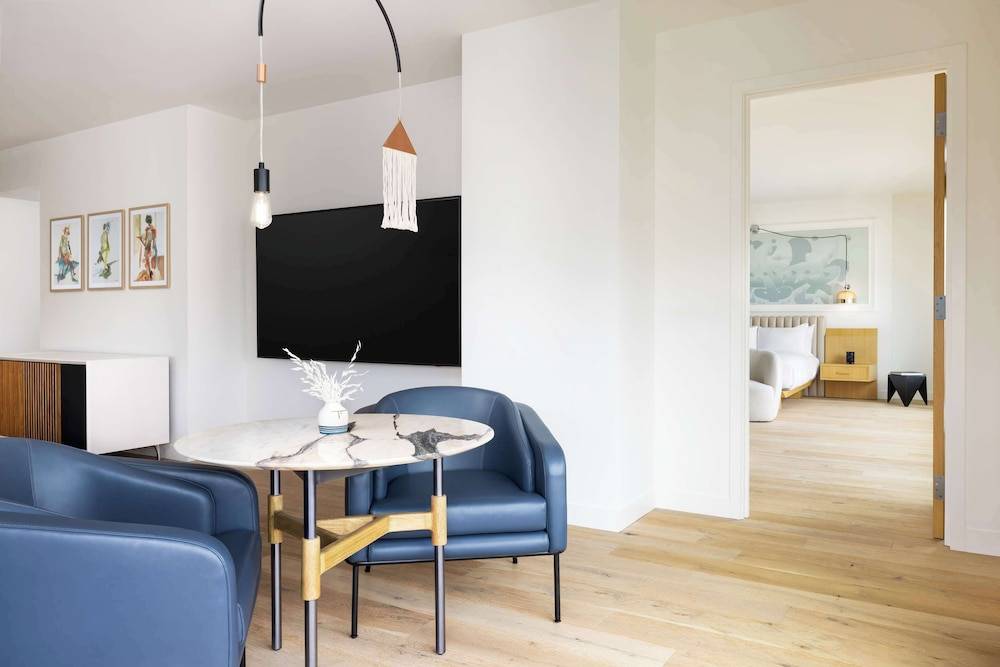 39_8ee3785d_z