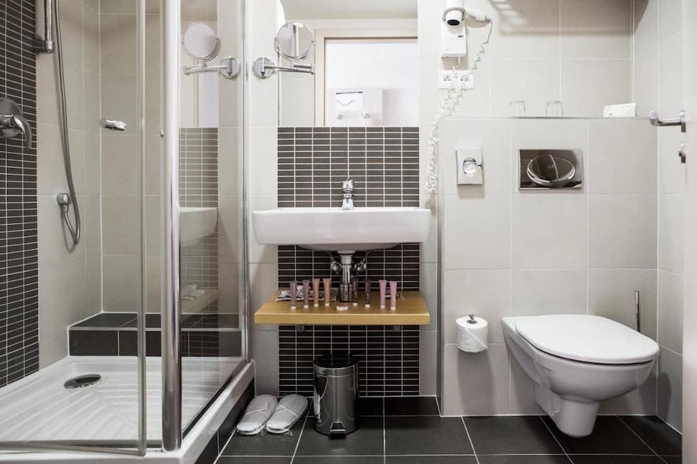 16_9cc7f73d_z