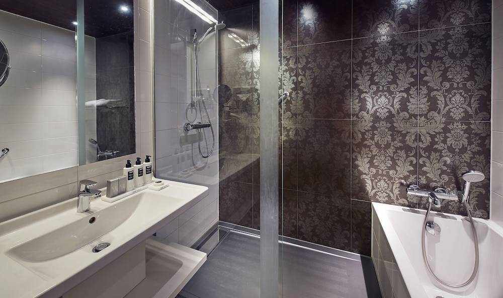 23_e3b51dc4_z 23_e3b51dc4_z