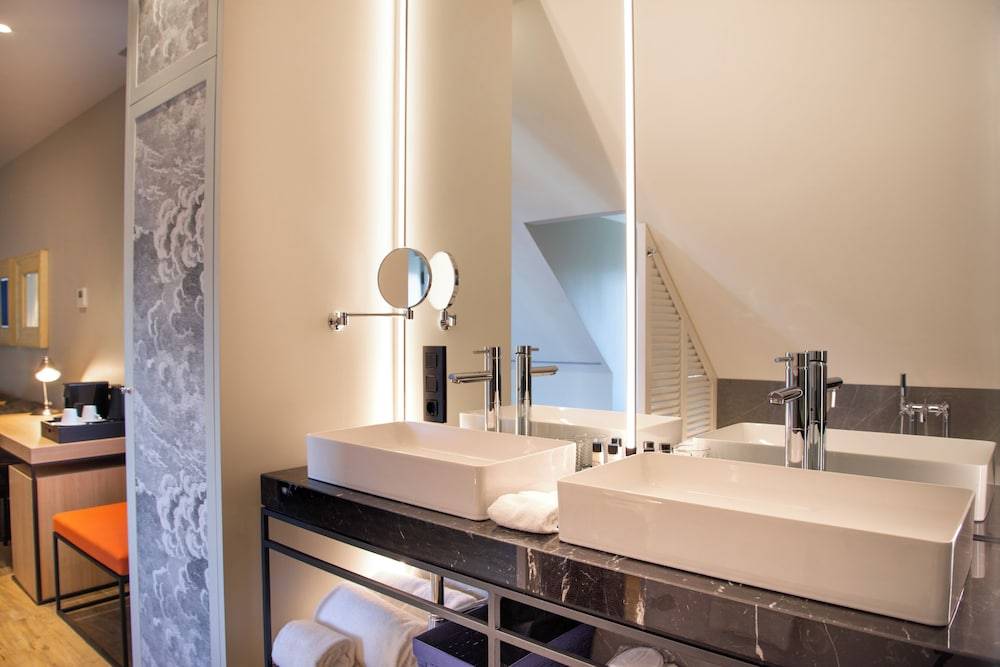 44_671ea001_z