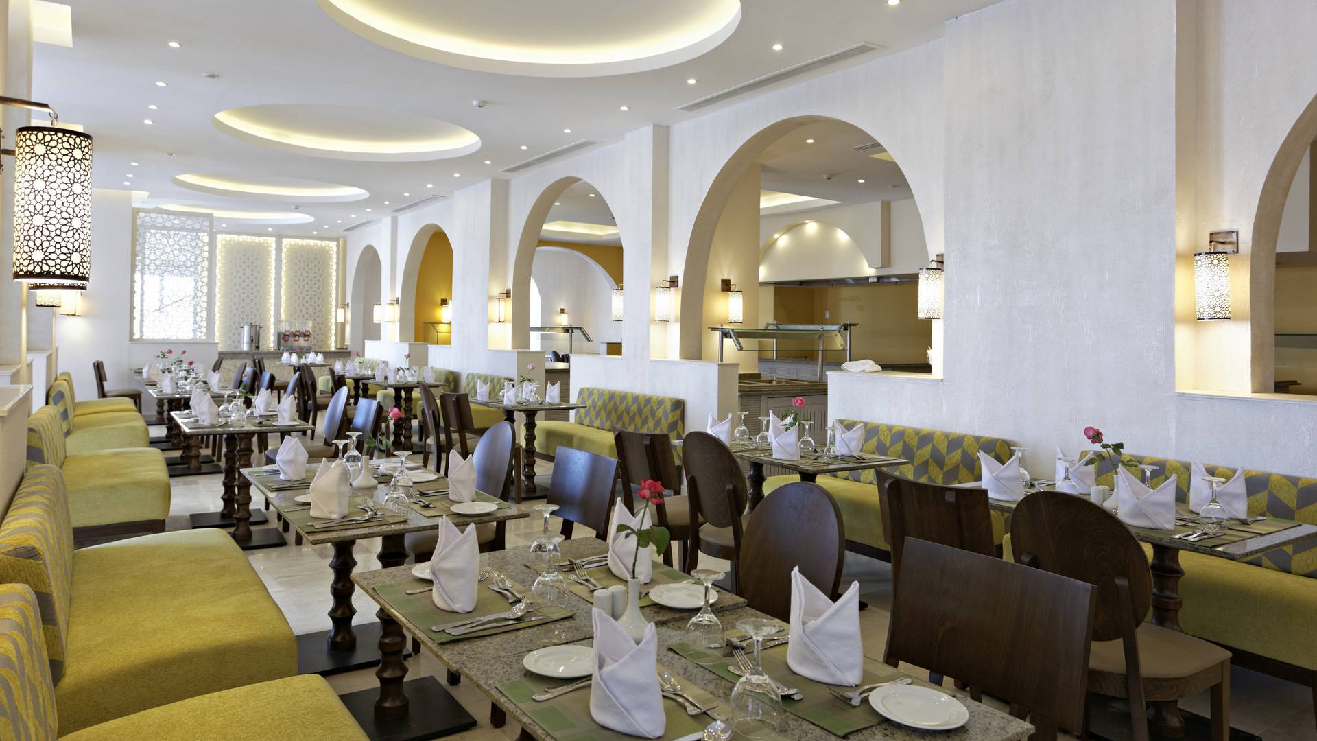 8_13_Royal_Star_Beach_Resort_20131218_Aquila_Buffet_Restaurant_02