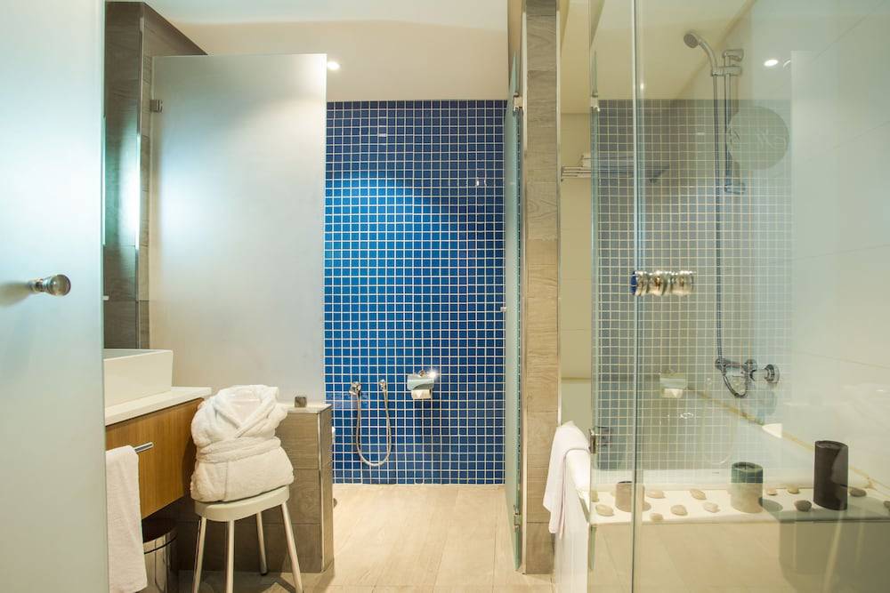 31_cd3b10a8_z