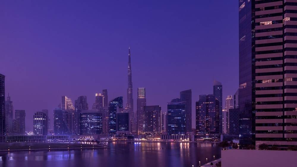 6_83372855_z