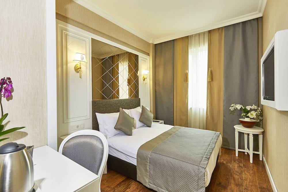 19_377043b0_z