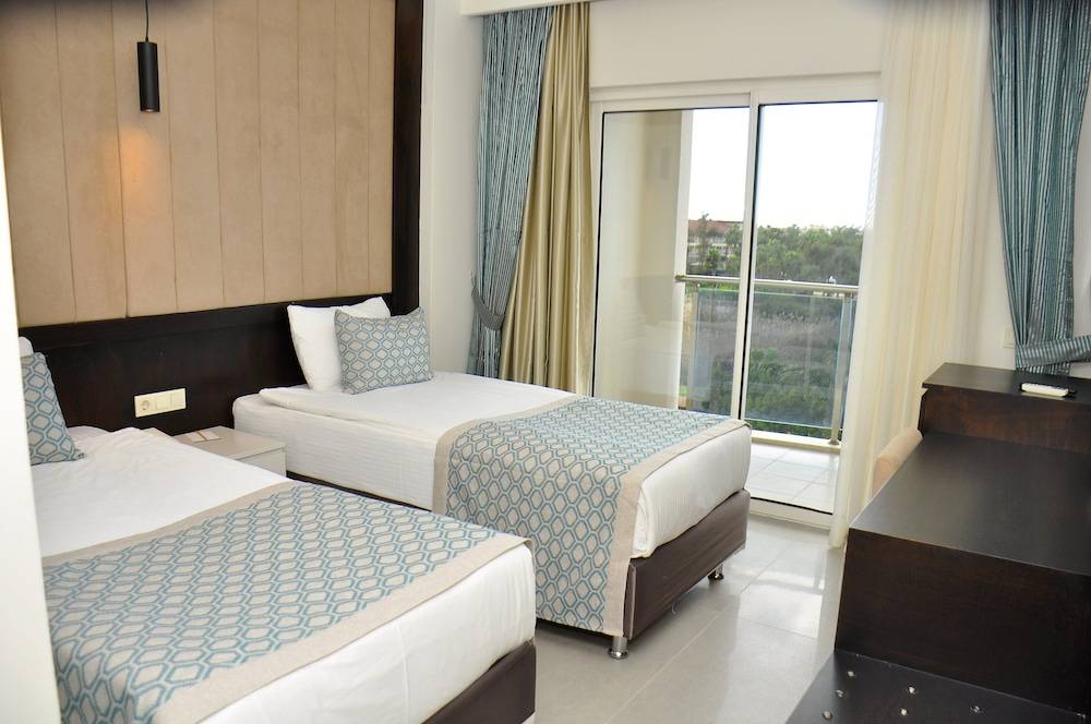 3_5061df7e_z