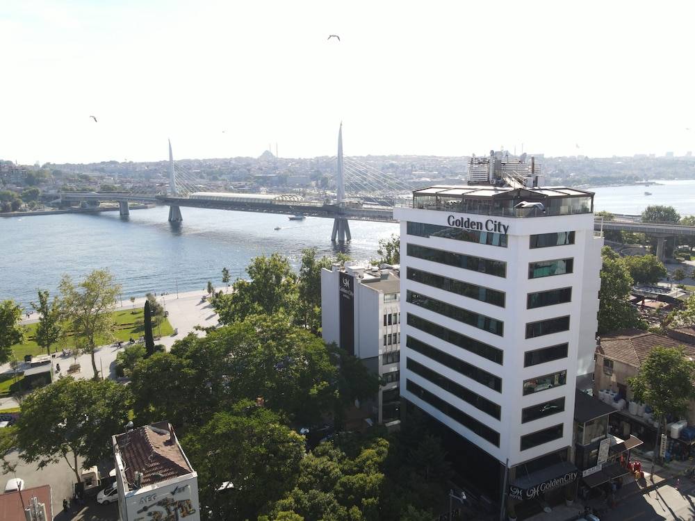 1_5ae45467_z