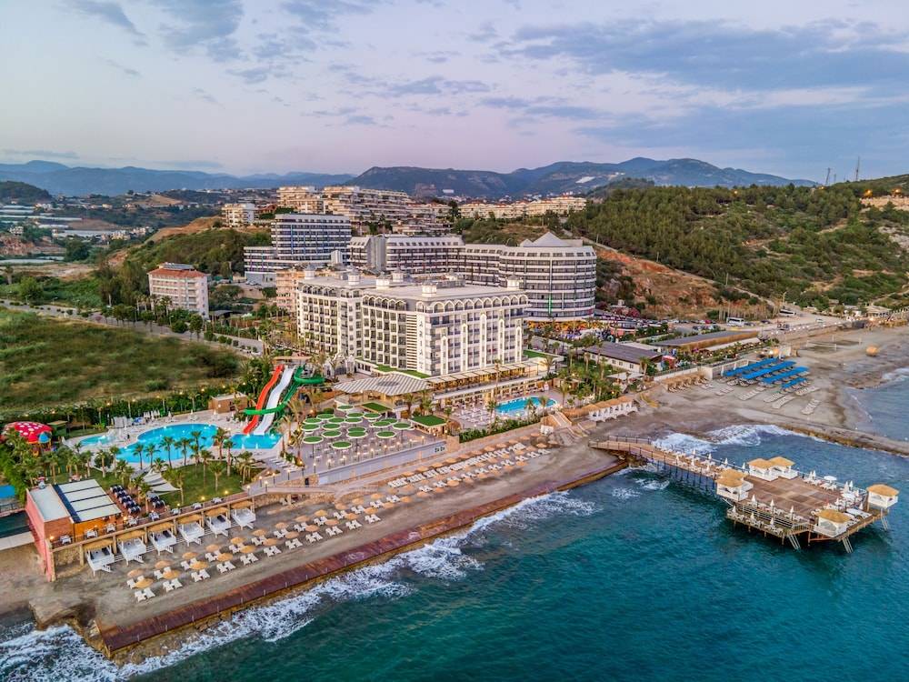 6_b3a3240a_z