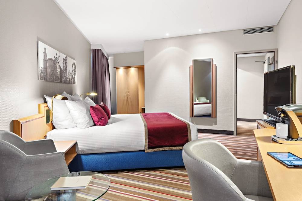 7_c5d95d99_z