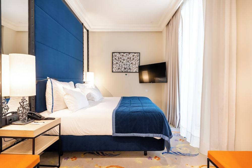23_12848237_z 23_12848237_z