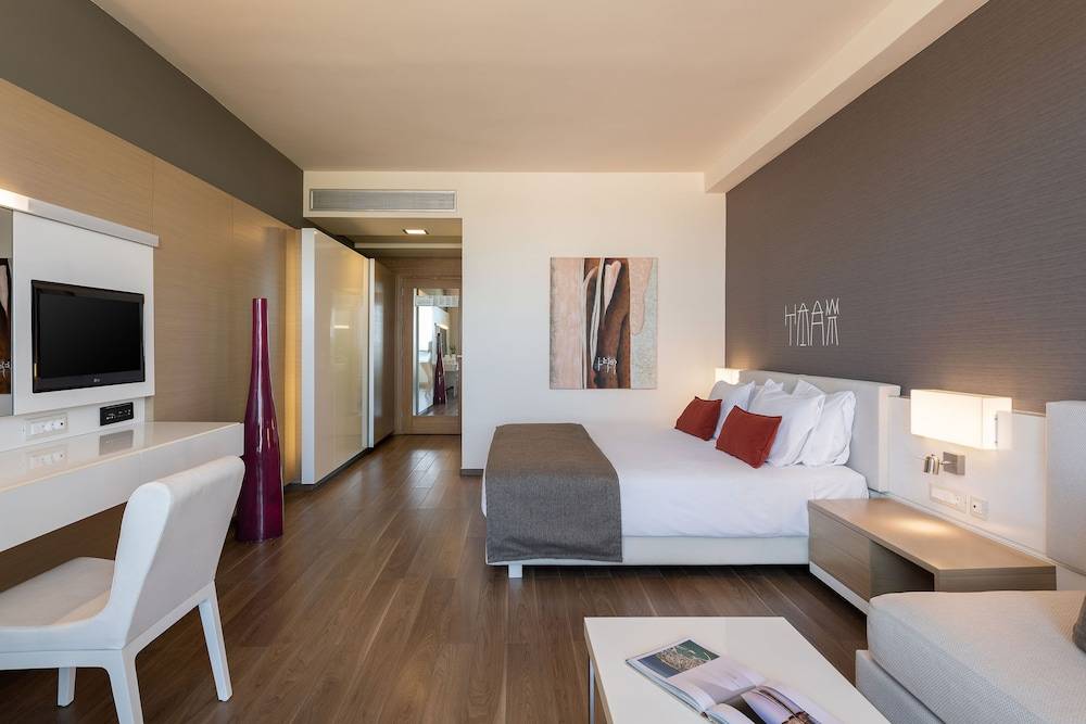 10_71906557_z 10_71906557_z