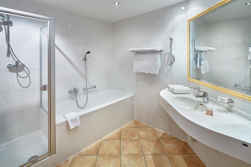 2_164254a_hb_a_006