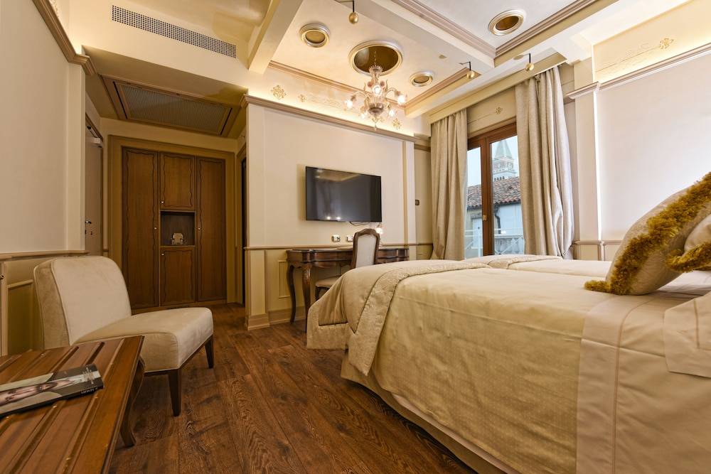 19_4bb63790_z