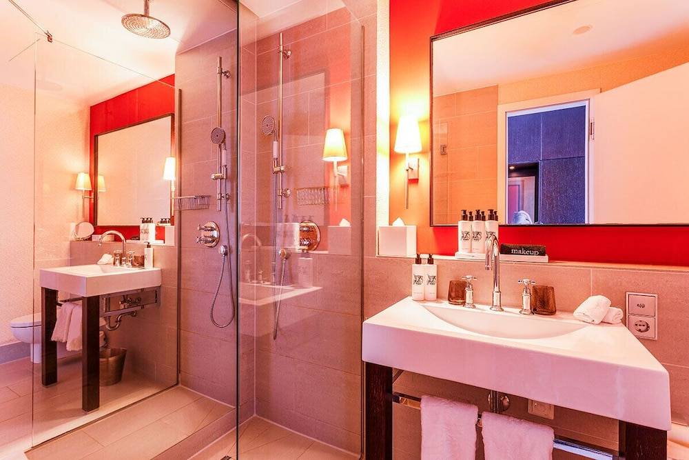 29_7360d5e2_z