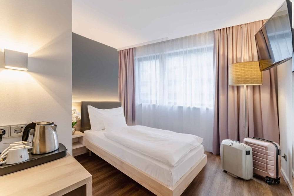 8_c5b7fac2_z