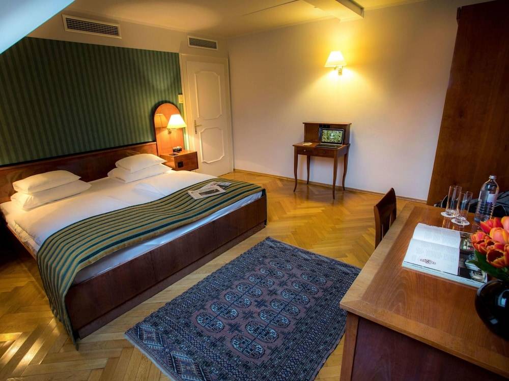 17_f3de64ac_z