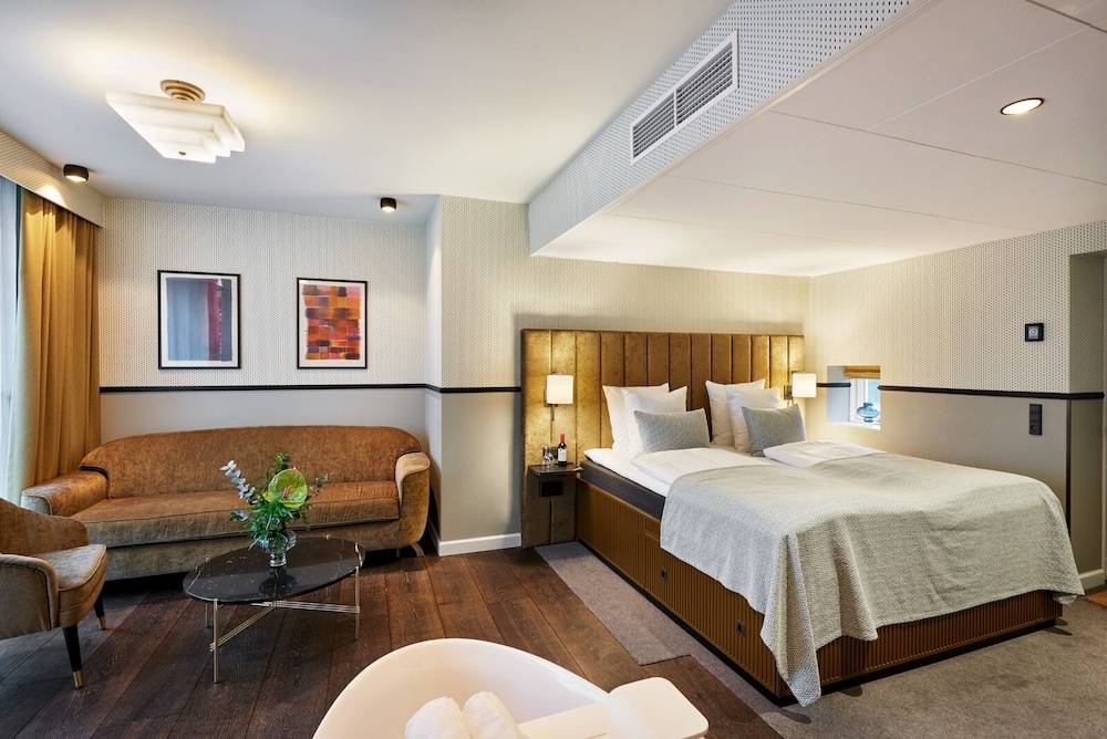43_8d2d781a_z