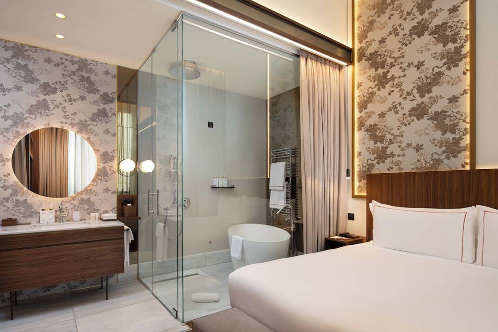 27_6bed38f7_z