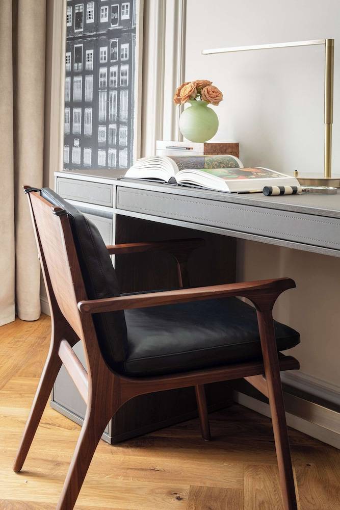 18_4c3e9059_z