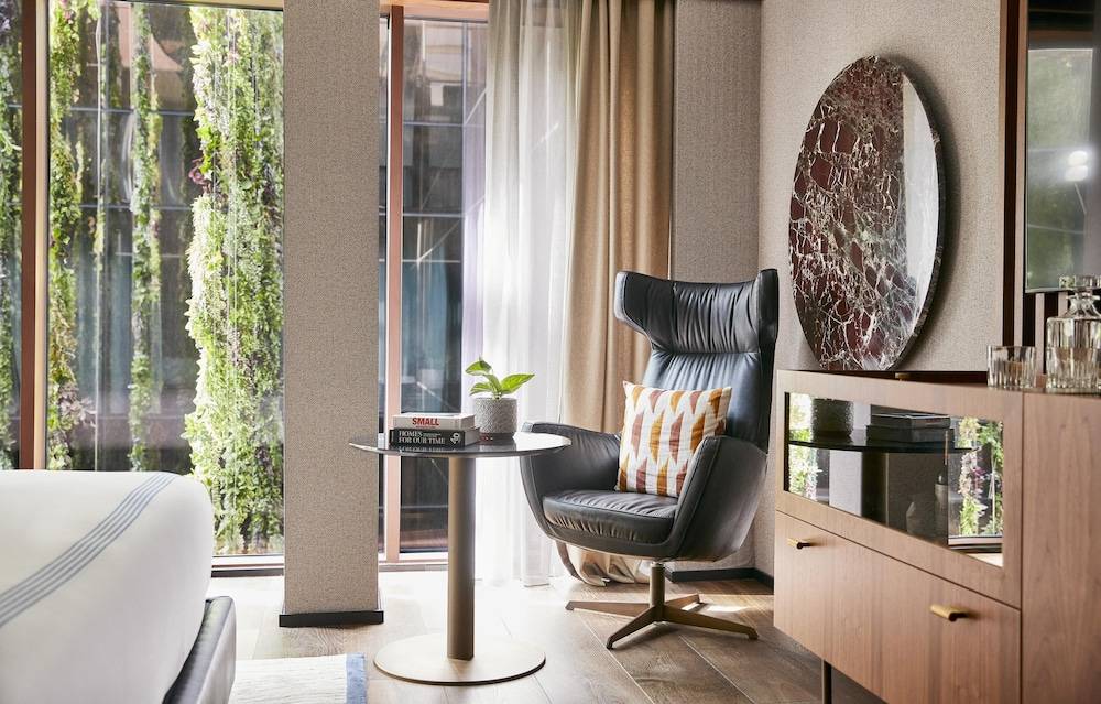 44_5588a612_z 44_5588a612_z