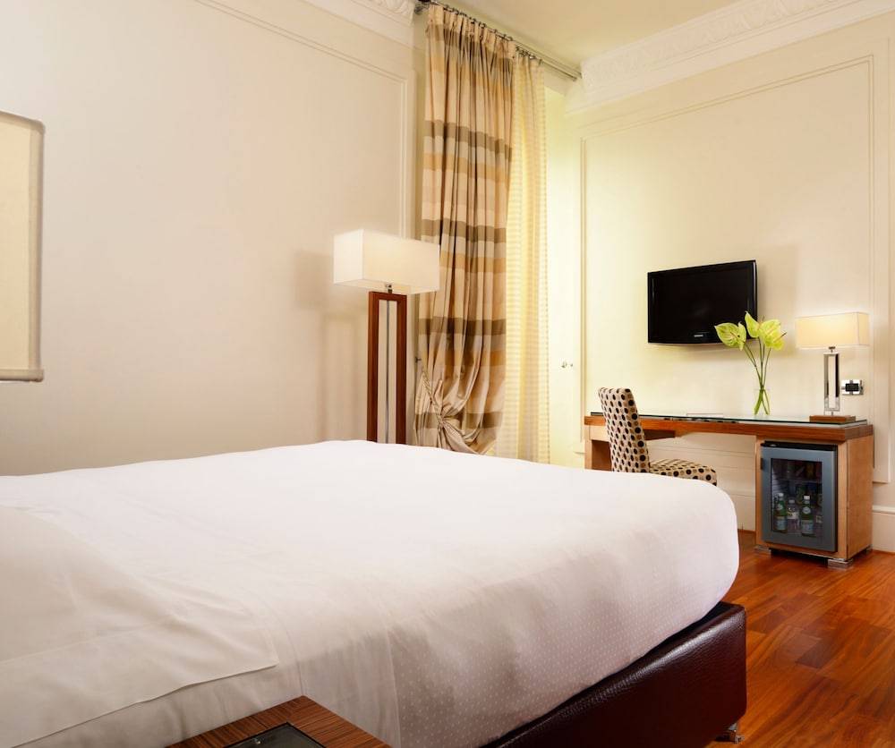 13_f865d604_z