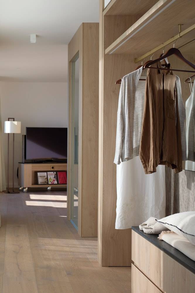 27_092225c1_z 27_092225c1_z