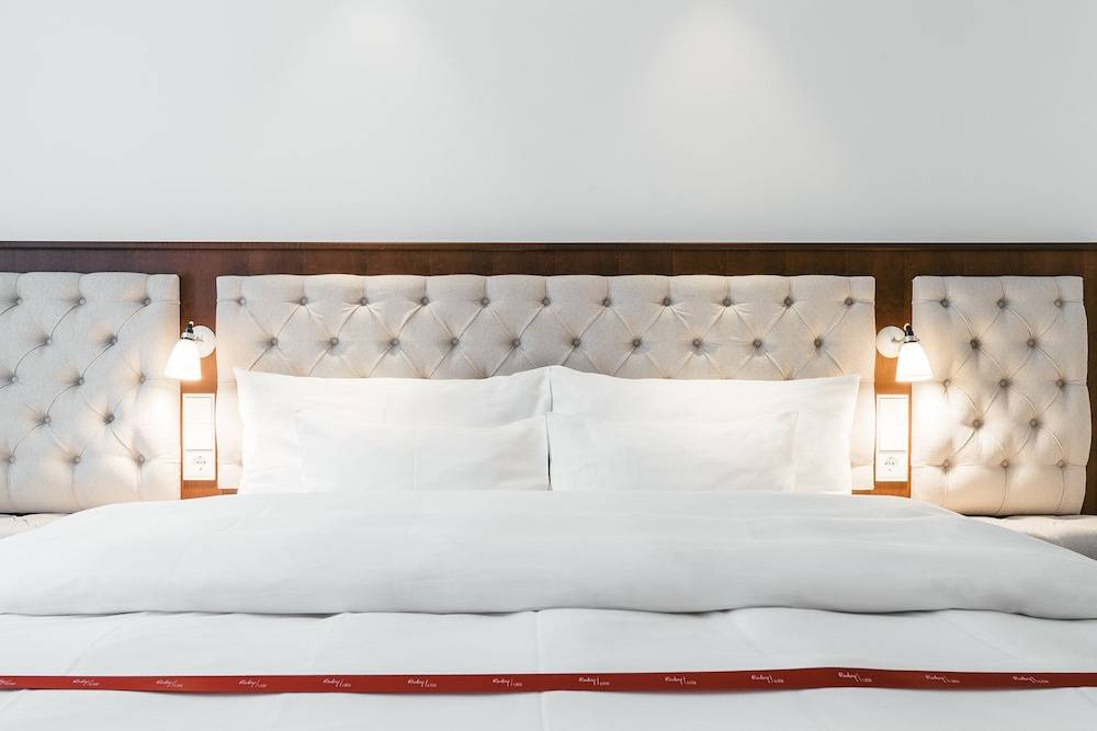6_96dade75_z