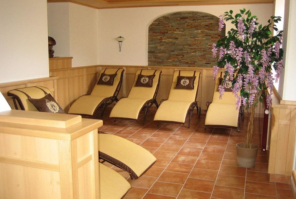 36_922b8717_z