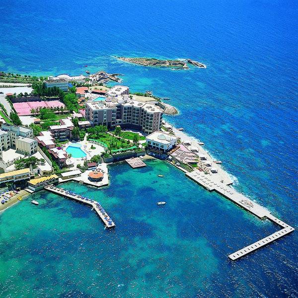 LE BLEU HOTEL & RESORT