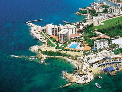 LE BLEU HOTEL & RESORT