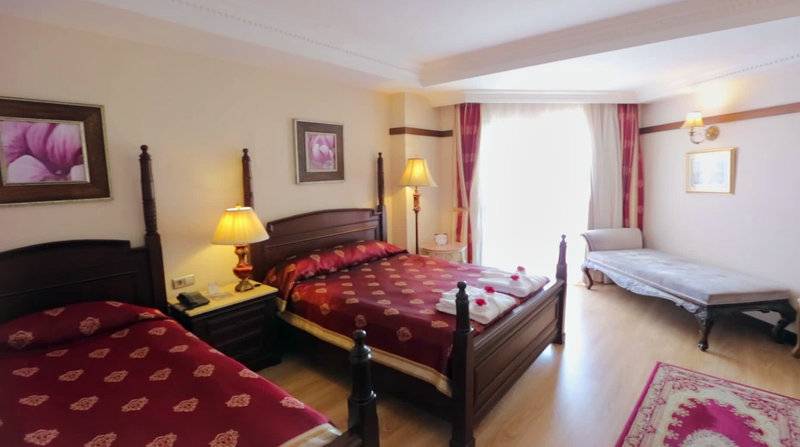 DELPHIN PALACE HOTEL