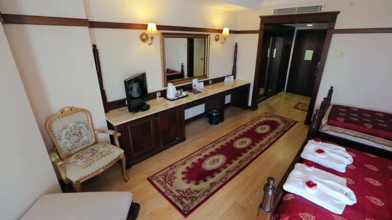 DELPHIN PALACE HOTEL