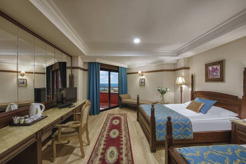 DELPHIN PALACE HOTEL