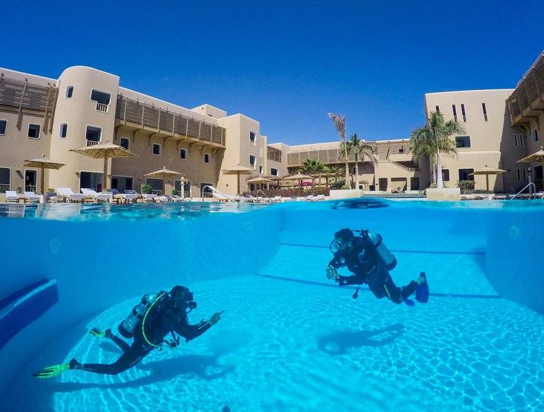 THE BREAKERS DIVING AND SURFING LODGE