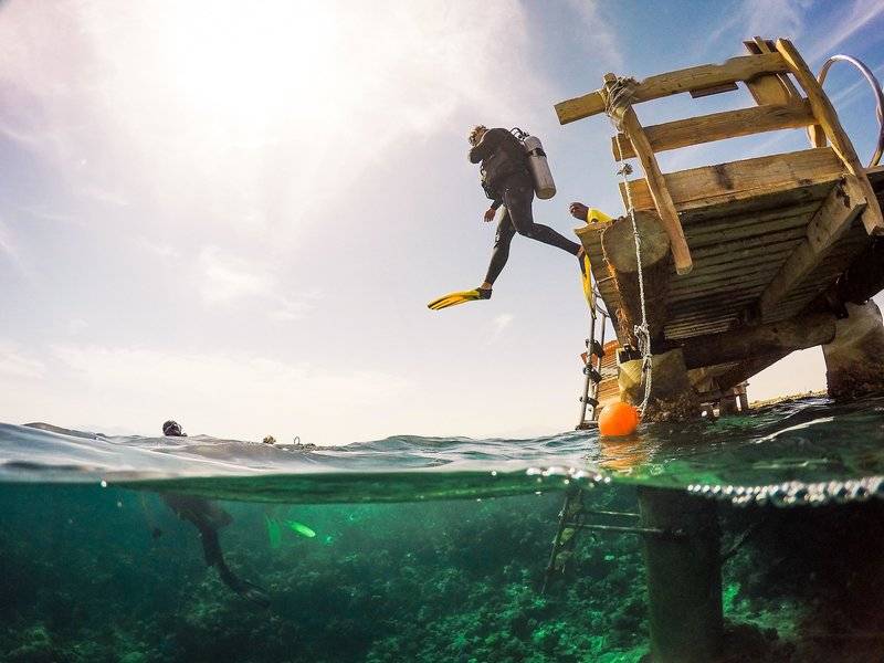 THE BREAKERS DIVING AND SURFING LODGE