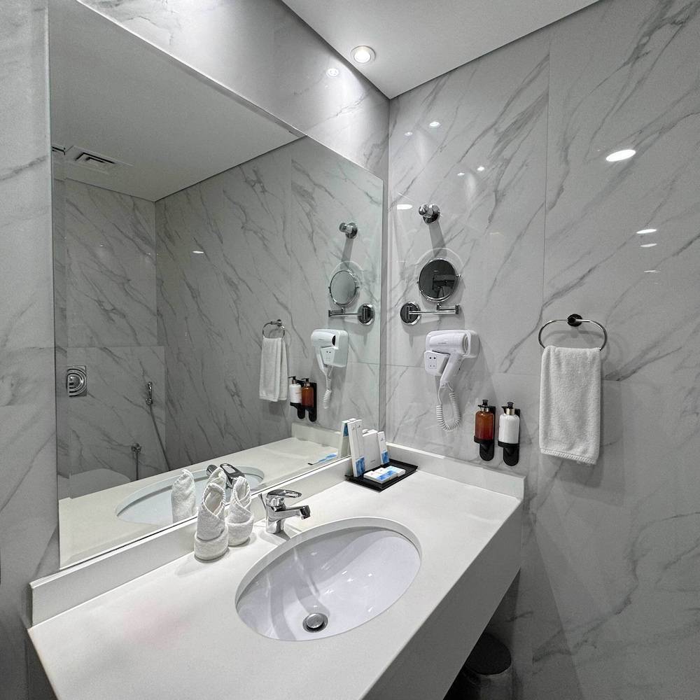 Emirates Grand Hotel Apartment