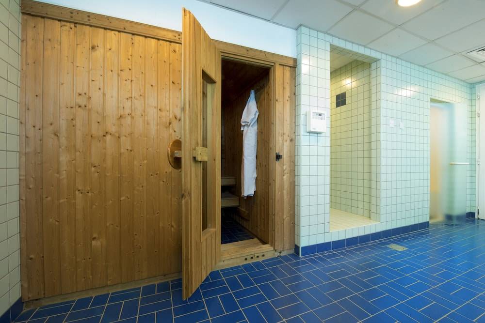 Emirates Grand Hotel Apartment