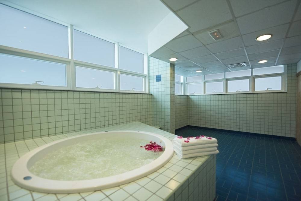 Emirates Grand Hotel Apartment