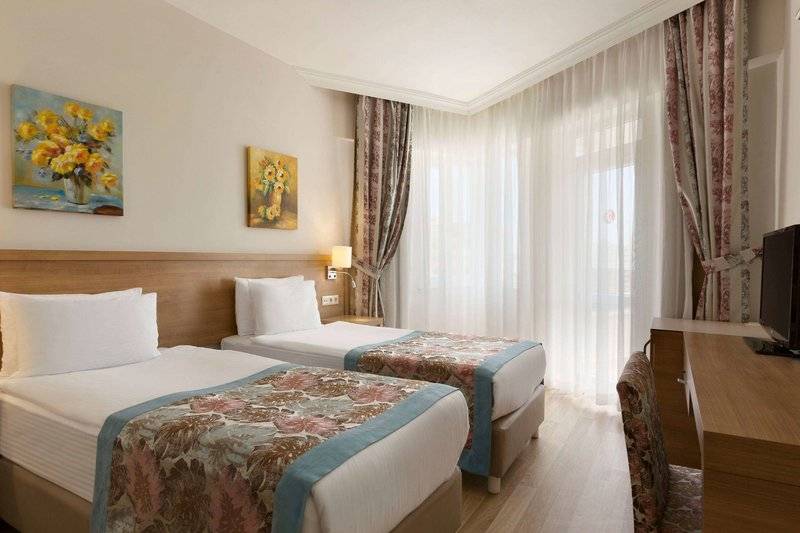 RAMADA RESORT LARA