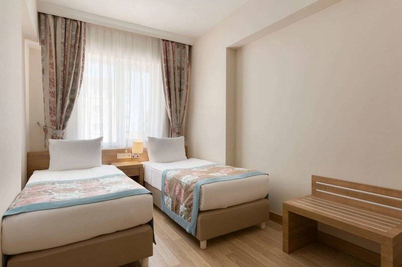 RAMADA RESORT LARA